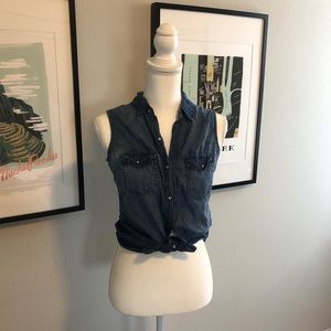 ⚡️ $4 ITEM ⚡️ Pearl Snap Denim Top